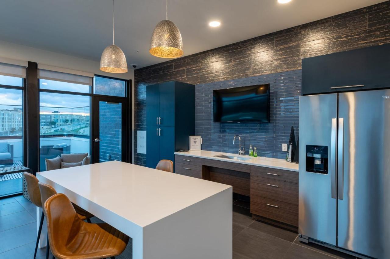 Flexhome Skywalk To Fiserv U4 With Rooftop, Gym, And Parking Milwaukee Exterior foto