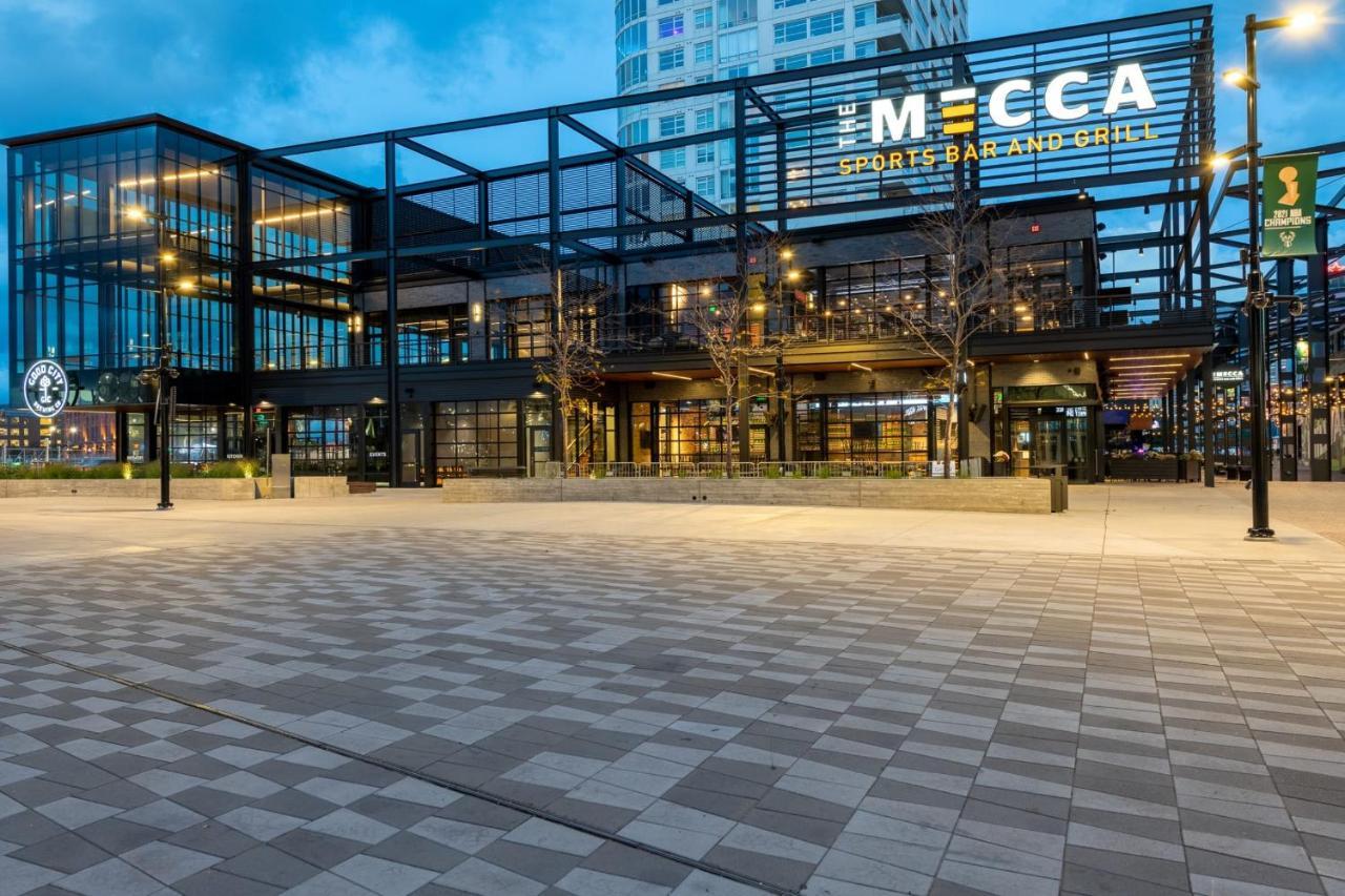 Flexhome Skywalk To Fiserv U4 With Rooftop, Gym, And Parking Milwaukee Exterior foto